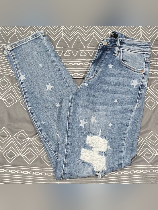 Judy Blue Denim - Judy Blue Star Crossed Midrise Distressed Boyfriend Fit Jeans Size 0/24